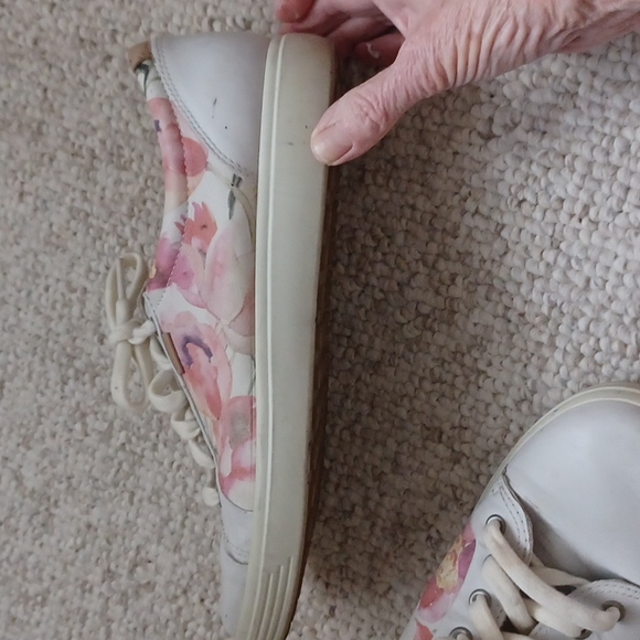 Ecco Soft Floral Leather lace up sneaker. Size 9 .pretty pink and cream floral. - Picture 8 of 11